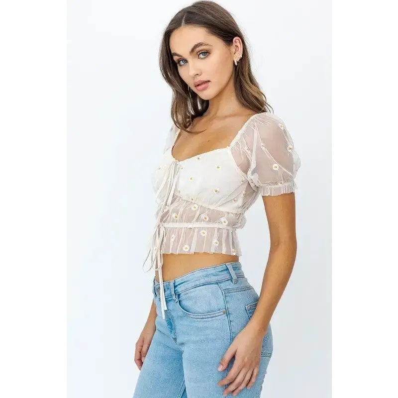 SHORT SLEEVE RUCHED EMBROIDERY CROP TOP
